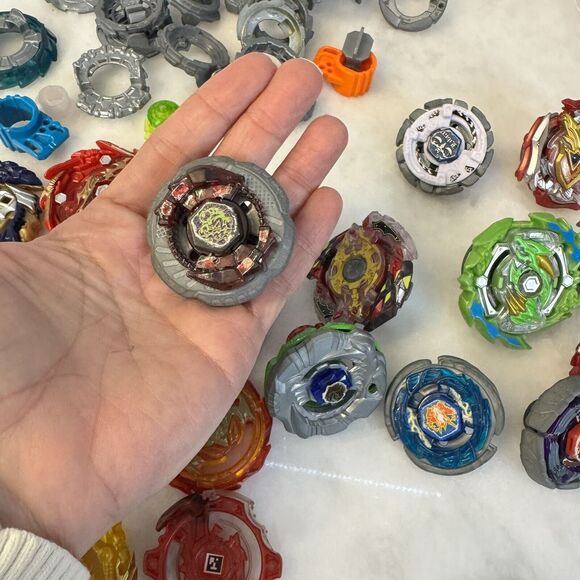 Beyblade Lot - Metal & Plastic - Mixed Lot with Launchers & Burst Series - Picture 15 of 15